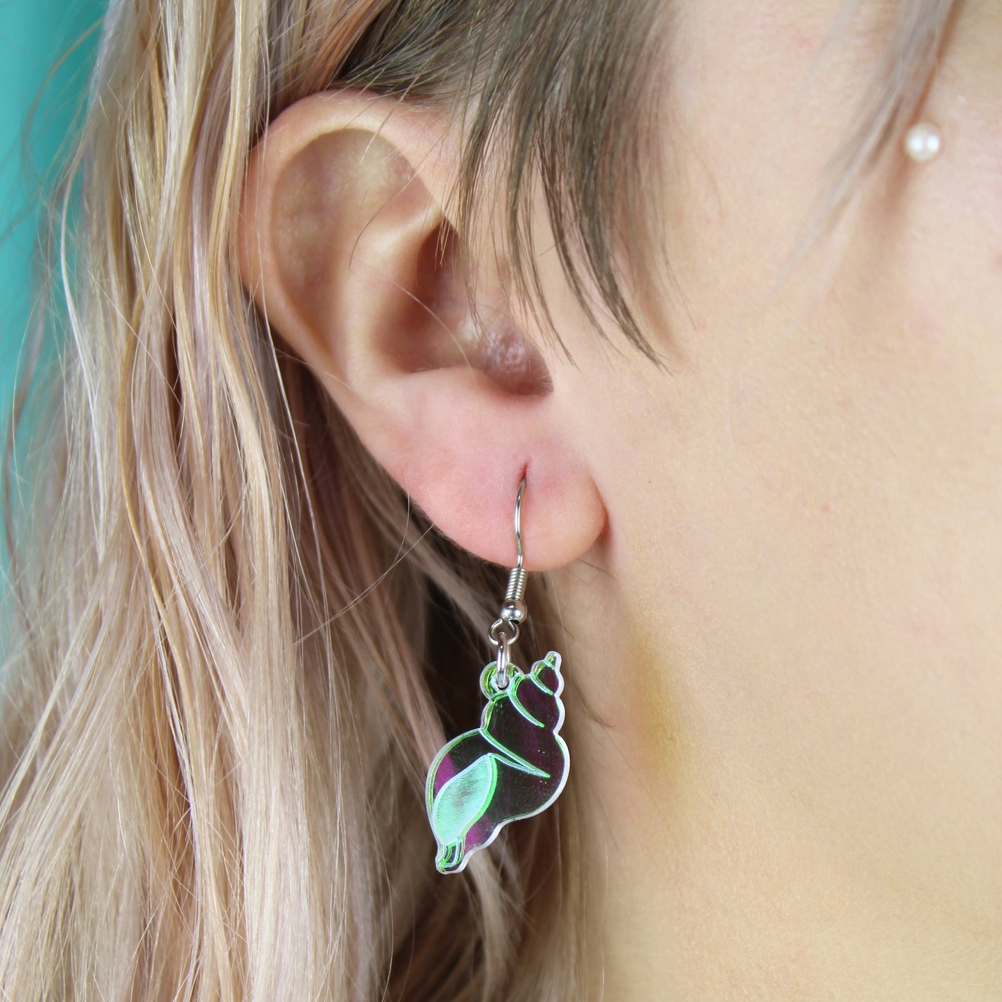 Shell Yeah Earrings (Iridescent)