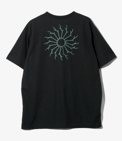 Women's S/S Round Pocket Tee - Black - Circle Horn